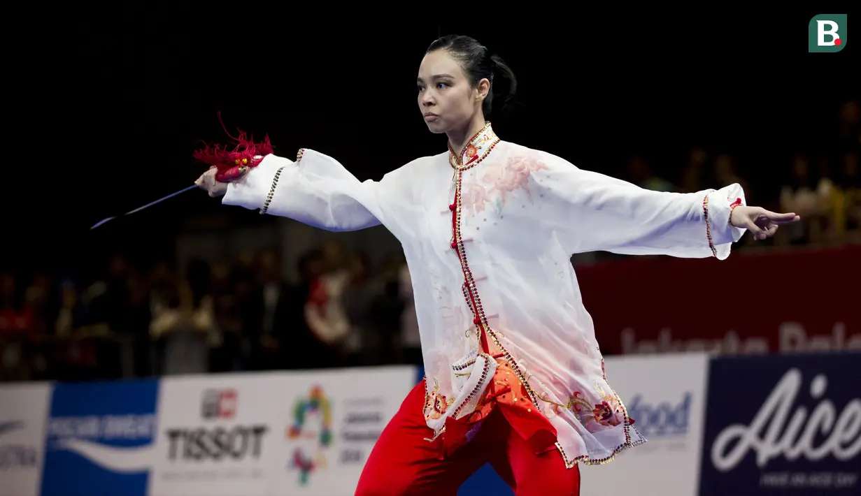 Atlet wushu Indonesia, Lindswell Kwok, saat beraksi pada Asian Games di JIExpo, Jakarta, Senin, (20/8/2018). (Bola.com/Vitalis Yogi Trisna)