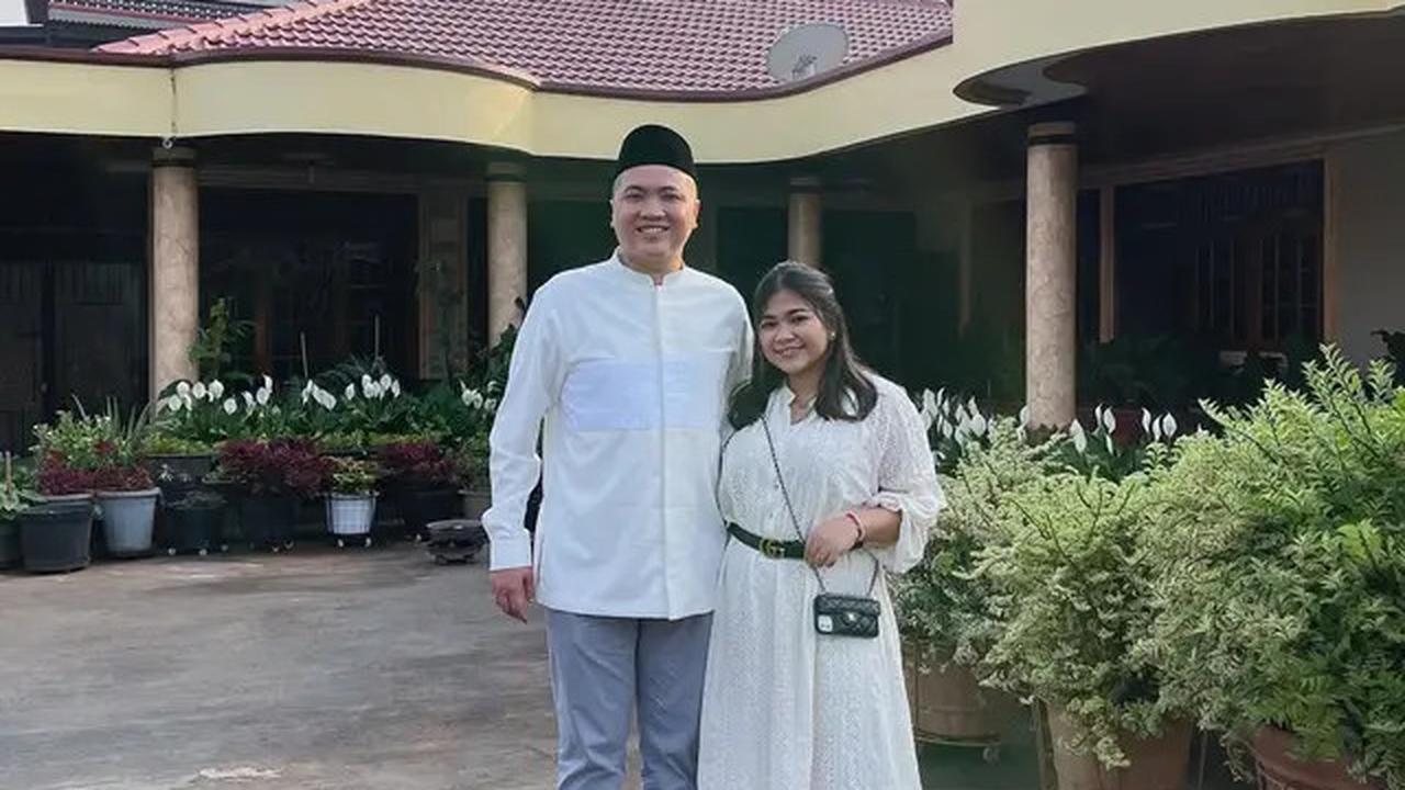 Galeri Foto Liana Saputri dengan Baju Putih, Ide Fashion Menarik untuk Berbagai Acara di 2025