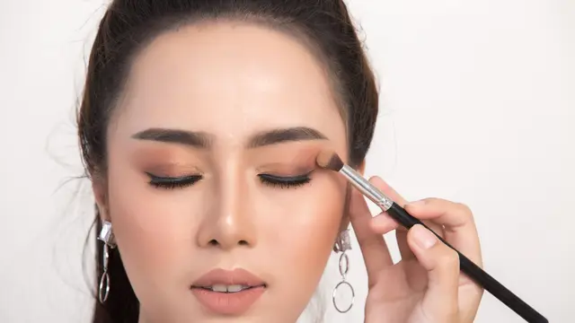 2. Buat Mata Menjadi Pusat Perhatian [Dok/freepik.com]