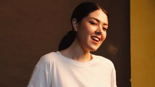 [Fimela] Sempat Positif Covid-19, Ini 7 Potret Cantik Tina Toon yang Pipinya Semakin Tirus