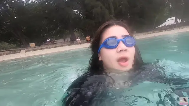 7 Momen Felicya Angelista Renang di Laut, Caesar Hito Hampir Tenggelam
