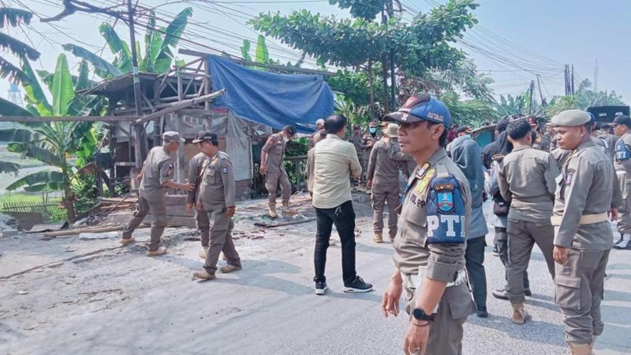 Satpol PP Serang Tertibkan 28 Bangunan Liar, Jaga Estetika Wilayah