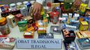 868 item obat, suplemen serta kosmetik palsu dan ilegal yang dimusnahkan BPOM merupakan hasil dari operasi Pangea VII yang dilakukan pada 13-20 Mei 2014 di 15 wilayah, Senin (26/5/14). (Liputan6.com/Johan Tallo)
