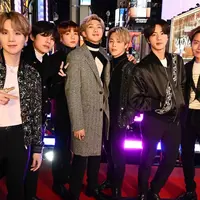 BTS saat di New York pada 31 Desember 2019. (AFP/Astrid Stawiarz)