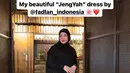 Kemudian ada Natasha Rizky yang tampil ayu dalam balutan kebaya janggan hitam dari @fadlan_indonesia yang dipadukan rok batik nuansa hitam-emas. [@natasharizkynew]