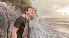 Sosok Antonio Blanco Jr, tentu sudah populer di kalangan pecinta sinetron. Pemeran Pasha dalam sinetron Buku Harian Seorang Istri ini akan bermain web series baru setelah sinetron sebelumnya tamat. Dalam web series ini ia akan beradu akting dengan Nurra Datau yang saat ini masih berusia 18 tahun. (Liputan6.com/IG/@nuradatau)