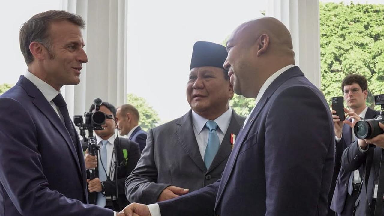 VIDEO: Momen Prabowo Bangga Kenalkan Didit ke Presiden Prancis Macron