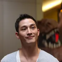 "Saat dikasih tau pasti dia senang. Dia senang banget, sampai dia teriak-teriak I want, I want," jelas Mike Lewis menirukan anaknya yang lucu. (Andy Masela/Bintang.com)