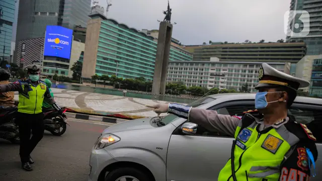 Menengok Pengawasan Pelaksanaan PSBB di Bundaran HI Jakarta