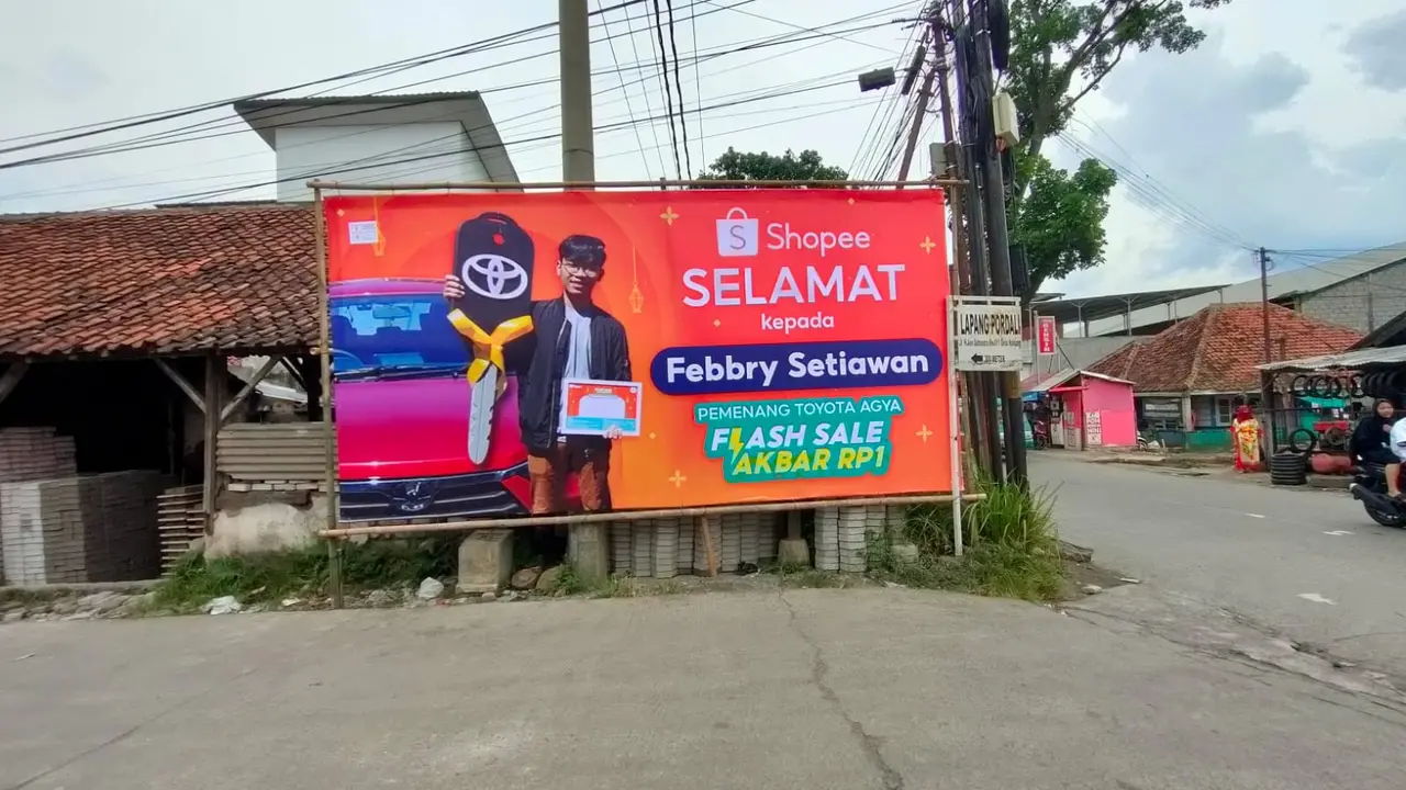 Hoki Banget, Baliho & LED Pemenang Mobil Flash Sale Shopee Terpampang di Cimahi