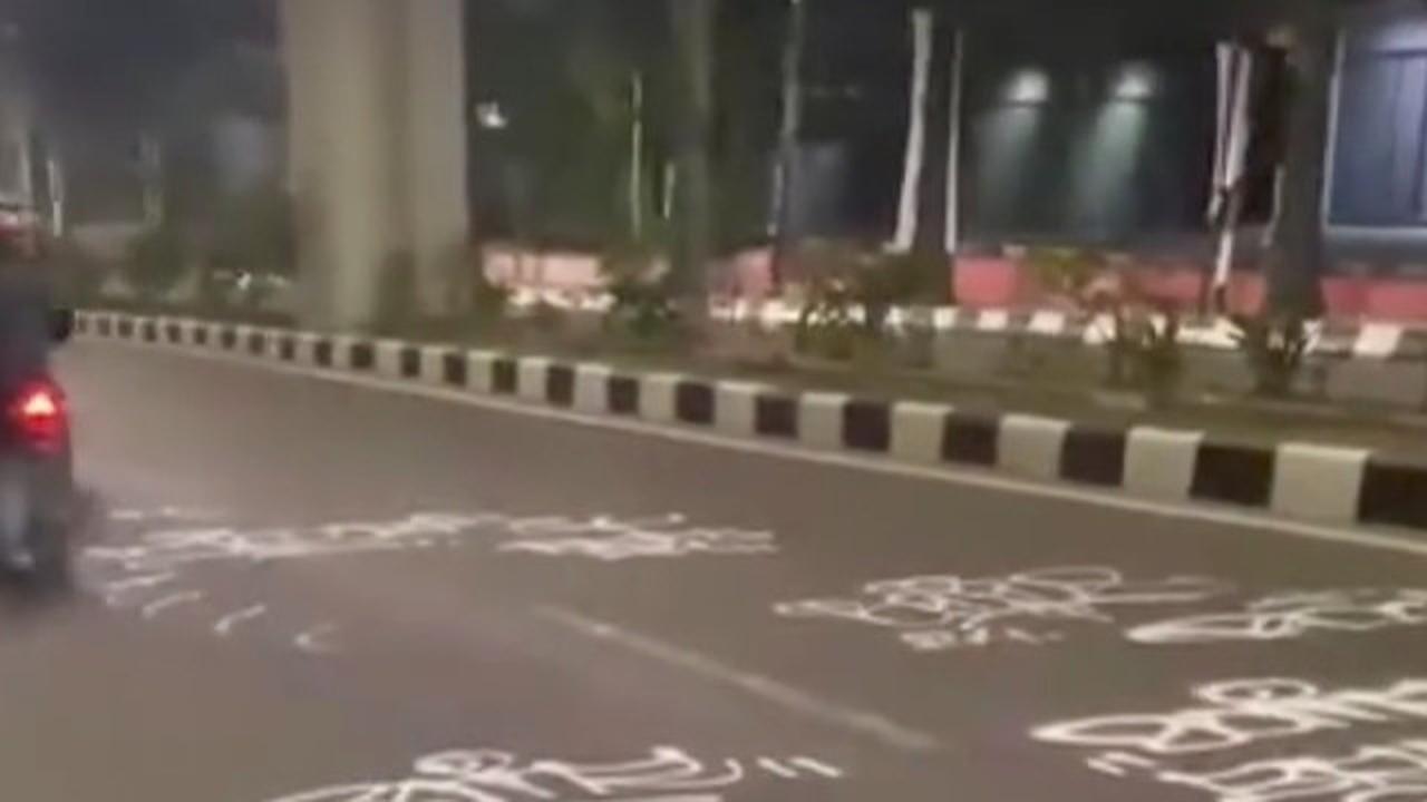 Viral Jalanan di Tengah Kota Palembang Dicoret-coret, APK Peserta Pilkada Turut Jadi Sasaran