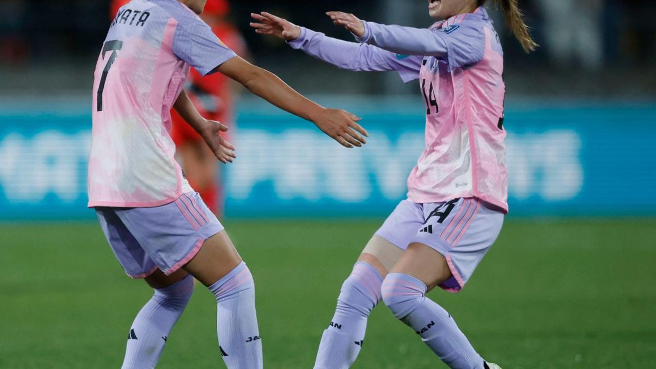 Selain itu, ia juga berperan atas terjadinya gol pertama untuk timnya setelah Ingrid Syrstad Engen salah mengantisipasi bola dan berujung menjadi gol bunuh diri bagi Norwegia.