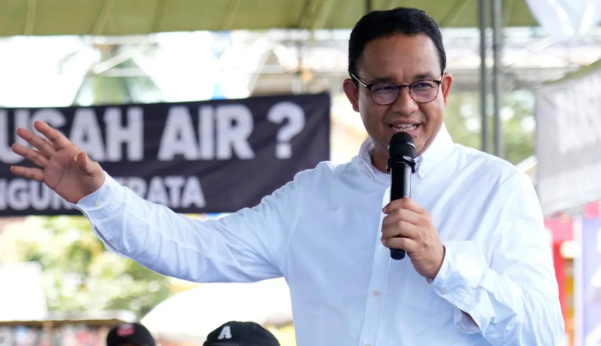 Mantan Gubernur DKI Jakarta yang mencalonkan diri sebagai Presiden Indonesia pada Pemilu 2024 mengatakan bahwa demokrasi di Indonesia sedang mengalami kemerosotan. (AP Photo/Achmad Ibrahim)