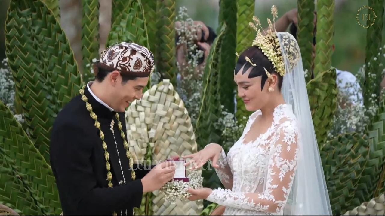 Potret Cantik Luna Maya saat Akad Nikah, Anggun Dalam Balutan Kebaya Putih - Wajah Bikin Pangling