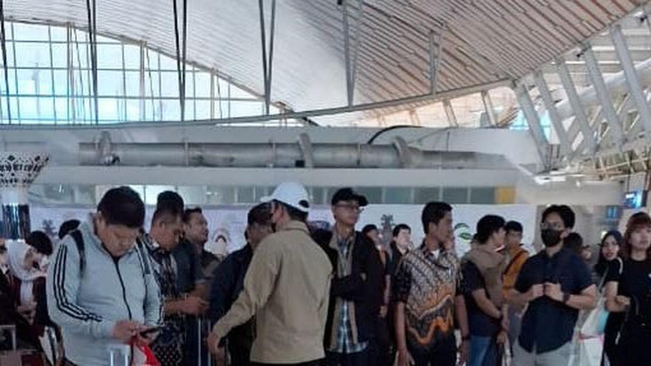 Dibawa Penyidik KPK ke Jakarta, Begini Penampakan Bupati Kolaka Timur Abdul Azis di Bandara Sultan Hasanuddin