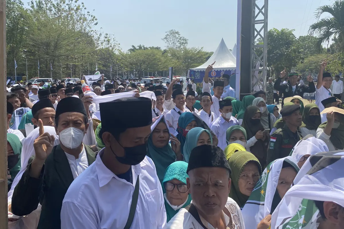 Kader dan simpatisan Partai Kebangkitan Bangsa (PKB) menghadiri Harlah ke-25 PKB di Stadion Manahan Solo, Minggu (23/7/2023).