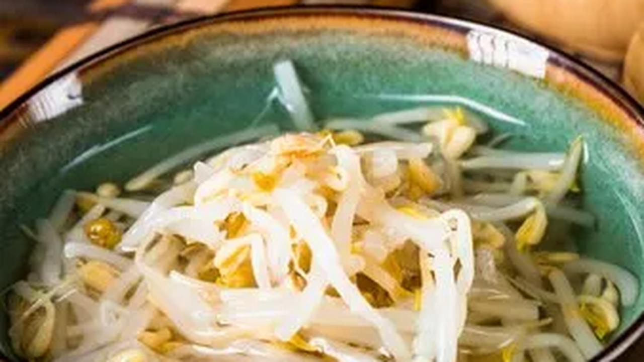 Jadi, meskipun toge memiliki potensi manfaat untuk kesuburan, kombinasi dengan pola hidup sehat dan konsumsi nutrisi seimbang tetap menjadi kunci utama dalam perjalanan menuju kehamilan yang diidamkan.