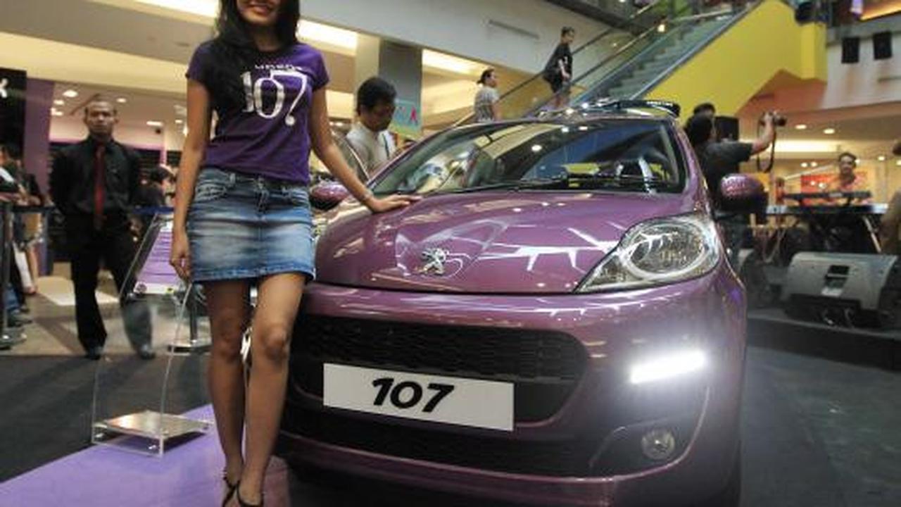 Model cantik saat peluncuran Peugeot 107 di Plaza EX