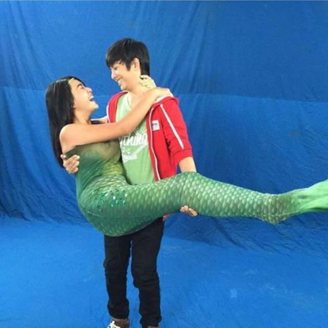 Jadi Putri Duyung Amanda Manopo Sering Digendong News Entertainment Fimela Com