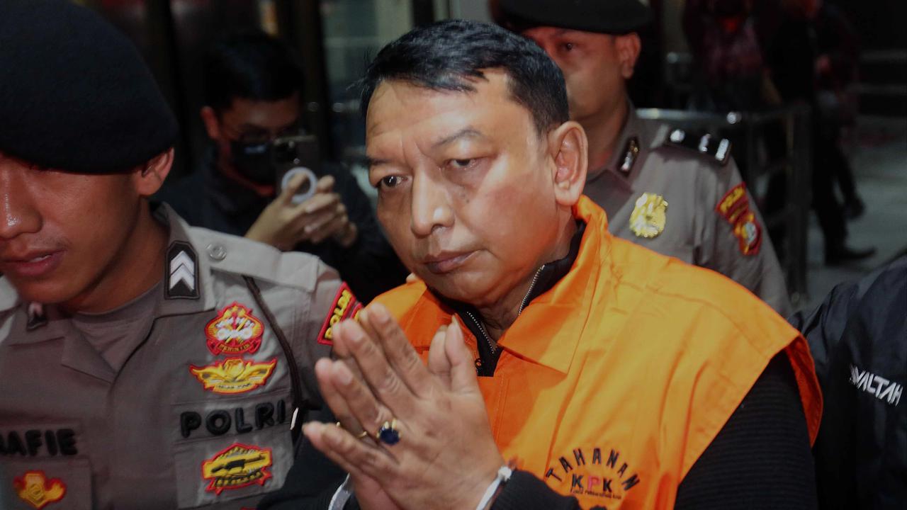 FOTO: Ketua dan Wakil Ketua Pengadilan Negeri Depok Ditahan KPK
