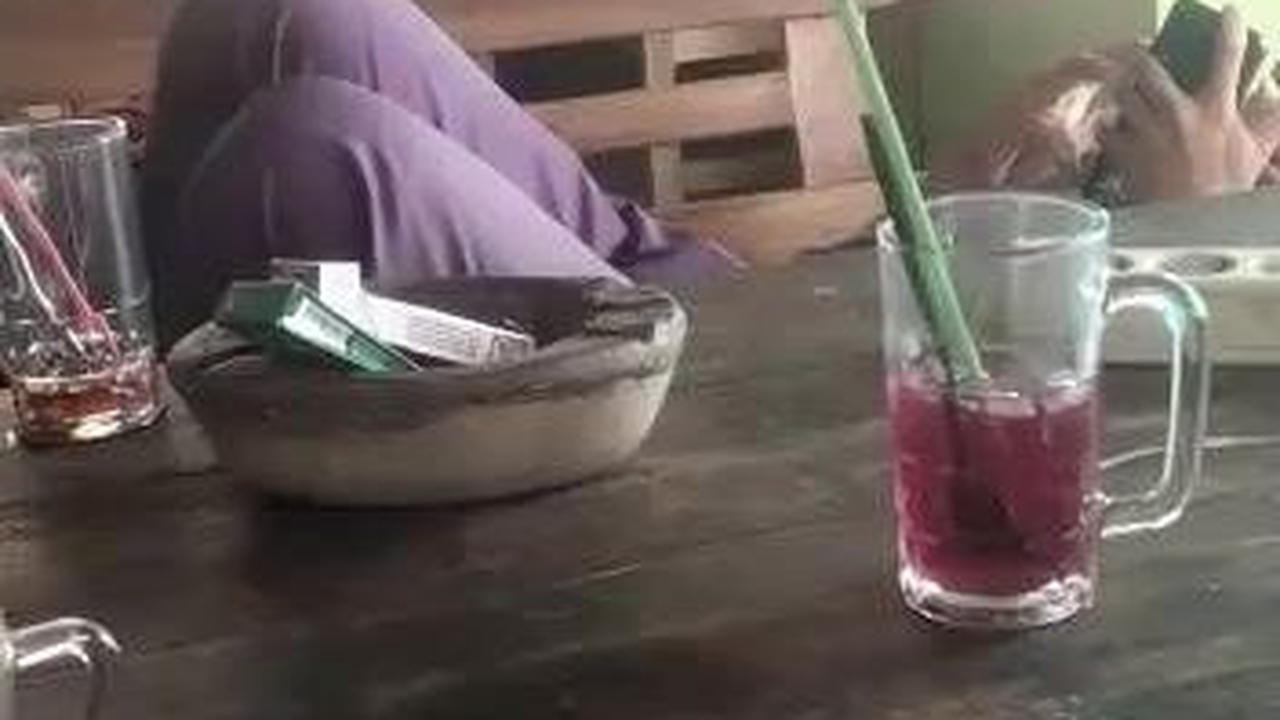 Ibu Ini Ngamuk Pergoki Anaknya Disuruh Sekolah Malah Asik Tidur Siang di Warung