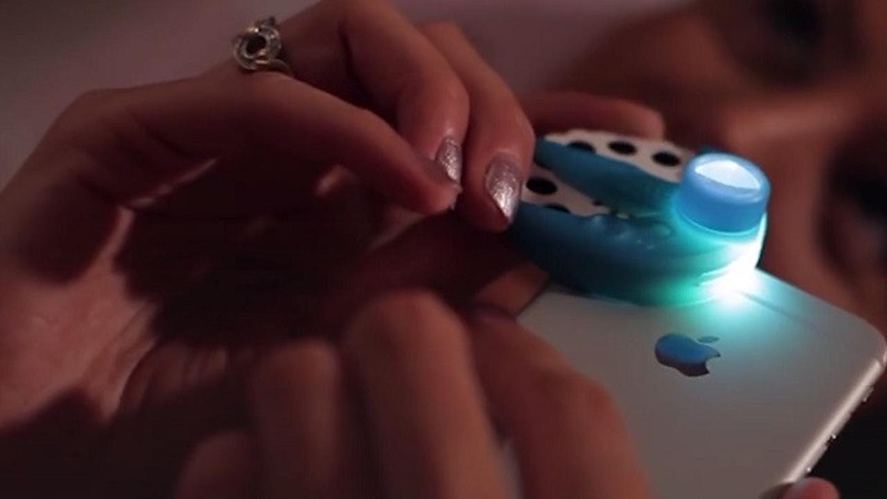 Moonlite, proyektor mini pada smartphone