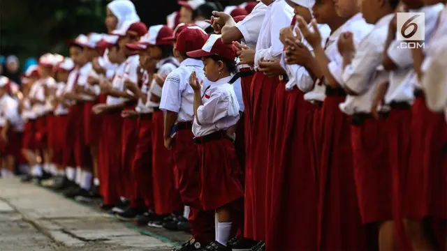 PBNU meminta kepada Presiden Republik Indonesia Joko Widodo (Jokowi) untuk membatalkan kebijakan delapan jam pelajaran atau Full Day School.