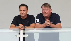 2 Mantan Didikan Legenda Chelsea Dennis Wise Siap Berikan yang Terbaik untuk Garudayaksa FC