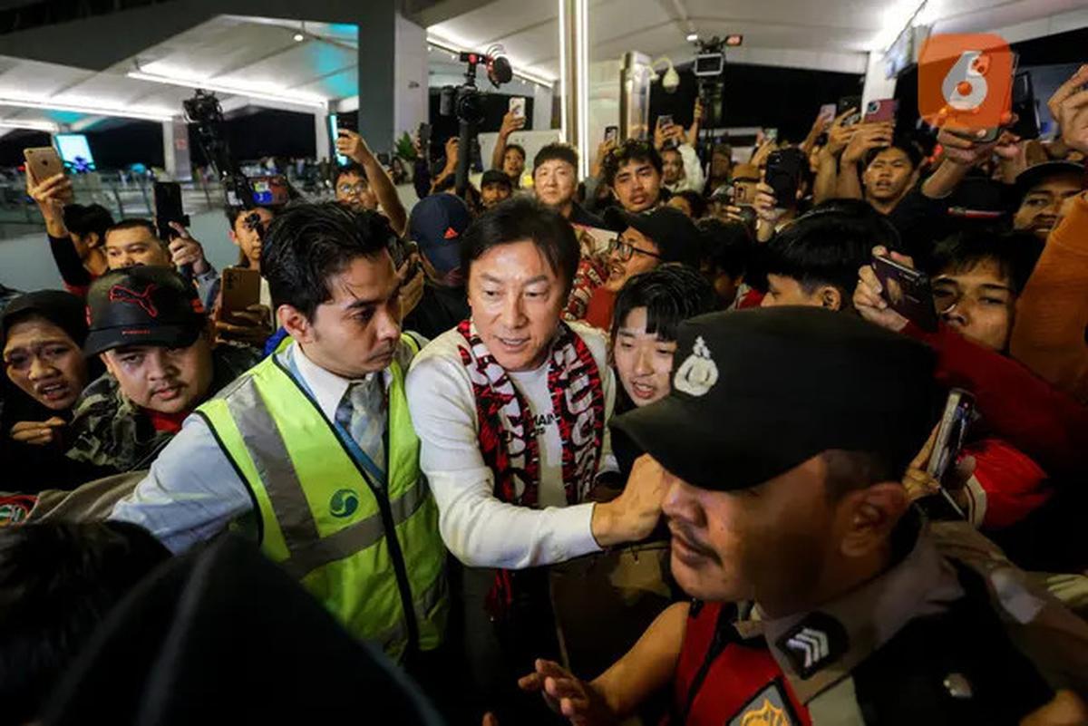 Foto: Pulang ke Korea Selatan, Shin Tae-yong Dilepas dengan Meriah oleh Masyarakat dan Suporter Indonesia