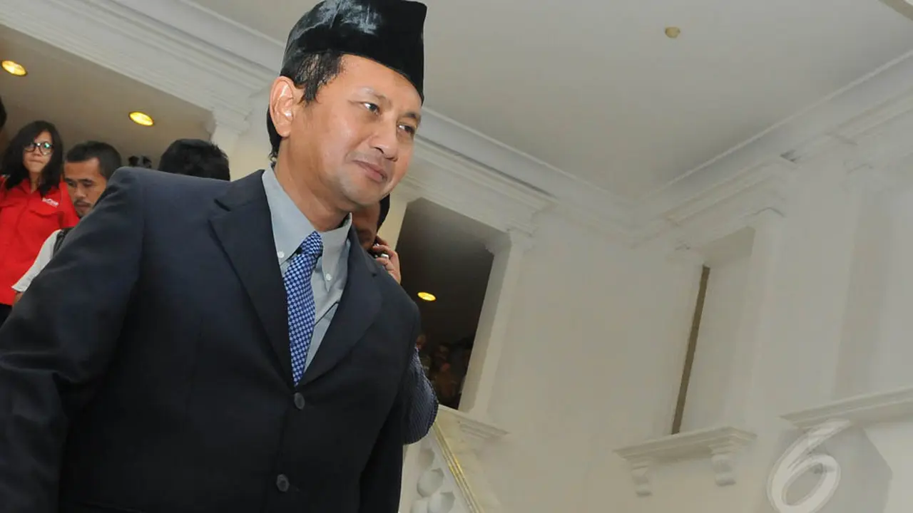 Udar Pristono Dalam 'Lingkaran' Busway