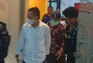 KPK mengungkap bahwa Bupati Cilacap Syamsul Auliya Rachman meminta jatah Tunjangan Hari Raya (THR) Lebaran dari setiap perangkat daerah di Kabupaten Cilacap. (Foto: Antara)