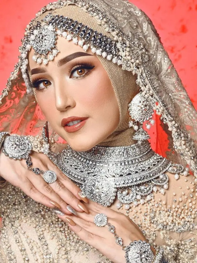 8 Pemotretan Artis Pakai Busana India, Tampil Menawan Bak Seleb Bollywood