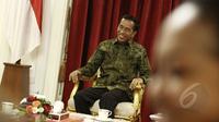 Presiden Jokowi berbincang dengan Komnas Perempuan di Istana Negara, Jakarta, Senin (16/3/2015). Komnas Perempuan memaparkan temuan-temuan terbaru mengenai kekerasan atas perempuan. (Liputan6.com/Faizal Fanani)