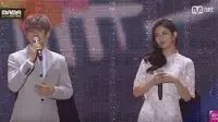 Suzy dan Baekhyun EXO terlihat romantis dengan alunan musik jazz di MNet Asian Music Awards 2016.