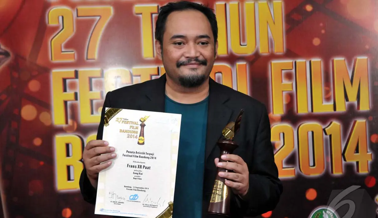 Frans XR Paat keluar sebagai Penata Artistik Terpuji dalam film Sang Kiai, Bandung, Sabtu (13/9/2014) (Liputan6.com/Panji Diksana)