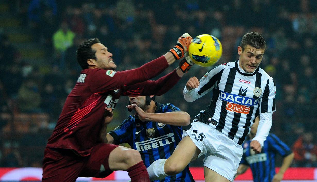 Penjaga gawang Inter Milan Julio Cesar bersama timnya meraih treble pada musim 2009-2010. (Foto: AFP/Olivier Morin)