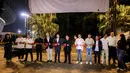 Ketua Umum PSSI, Erick Thohir bersama sejumlah jajaran dari Kelme bersiap melakukan potong pita saat launching jersey baru dalam acara Leave Your Mark Fest 2026 di Plaza Utara Stadion Utama Gelora Bung Karno, SUGBK, Senayan, Jakarta, Kamis (12/03/2026) malam WIB. (Bola.com/Bagaskara Lazuardi)