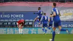 Penyerang Leicester City, Kelechi Iheanacho (tengah) berselebrasi usai mencetak gol ke gawang Manchester United pada pertandingan perempat final Piala FA di Stadion King Power, Inggris, Senin (22/3/2021). Iheanacho mencetak dua gol dan mengantar The Foxes menang 3-1. (AP Photo/Ian Walton, Pool)
