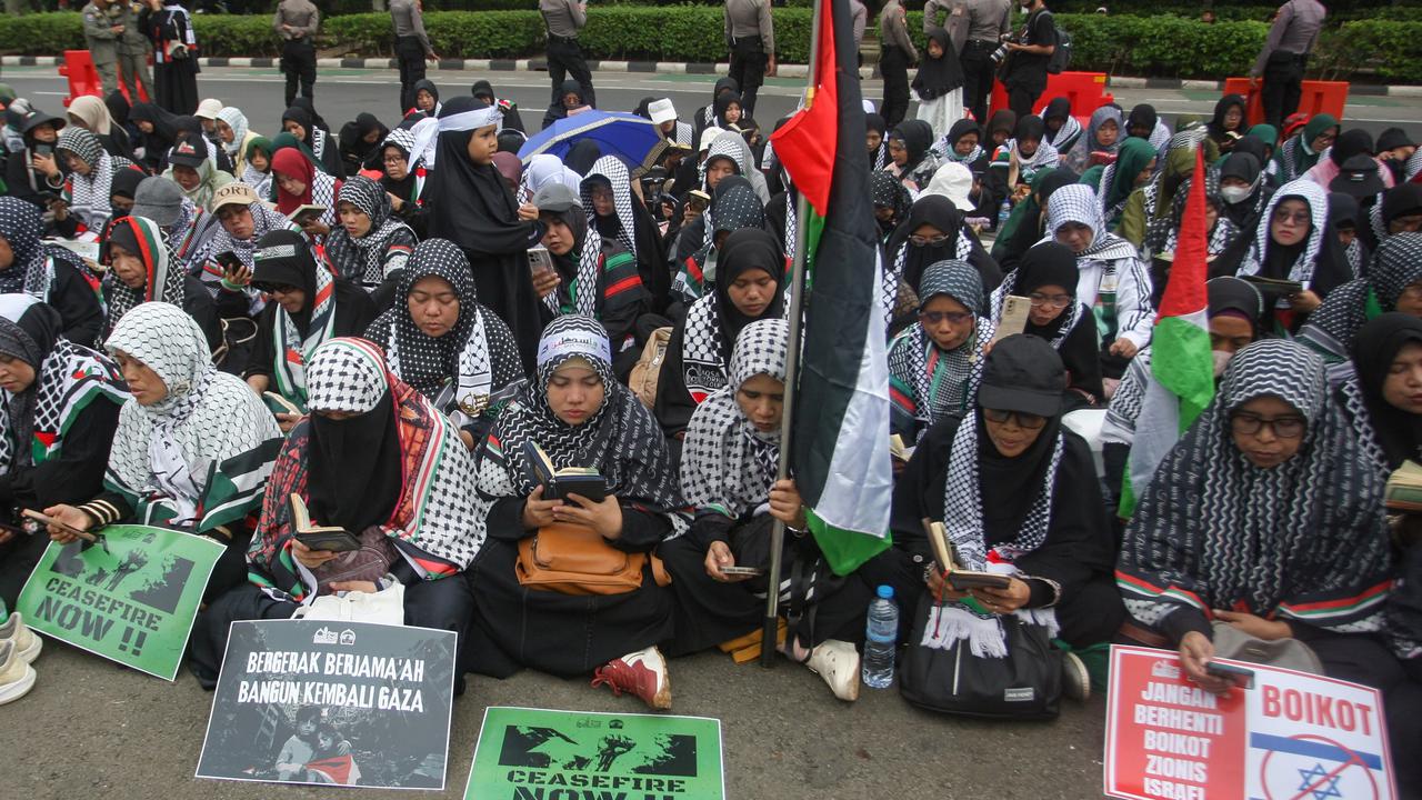 Massa bela Palestina gelar aksi di depan Kedubes Amerika Serikat