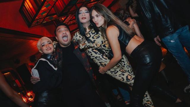 8 Potret Tamu Artis di Pesta Ultah BCL ke-39, Ariel dan Luna Maya Jadi Sorotan