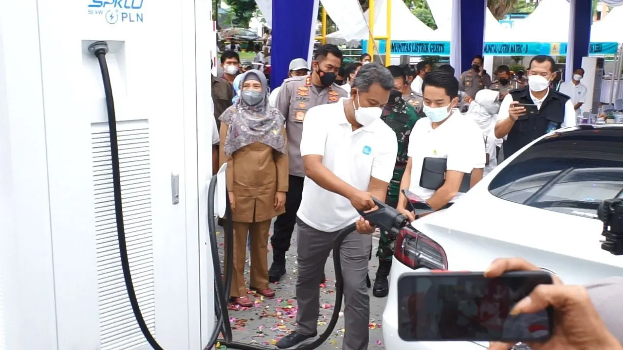 PT PLN (Persero) melakukan peresmian serentak 10 Stasiun Pengisian Kendaraan Listrik Umum (SPKLU) di Sulawesi, Maluku, Nusa Tenggara dan Papua.(Dok PLN)