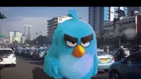 Gara-gara melakukan demo anarkis, netizen di Twitter menyebut Blue Bird berubah nama jadi Angry Bird hari ini. 