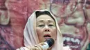 Mantan Ibu Negara RI ke-4, Sinta Nuriyah Wahid memberikan pernyata pada acara Konferensi Pers Bersama Tokoh Lintas Iman di Rumah Pergerakan Griya Gusdur, Jakarta, Kamis (4/2/2016). (Liputan6.com/Faizal Fanani)