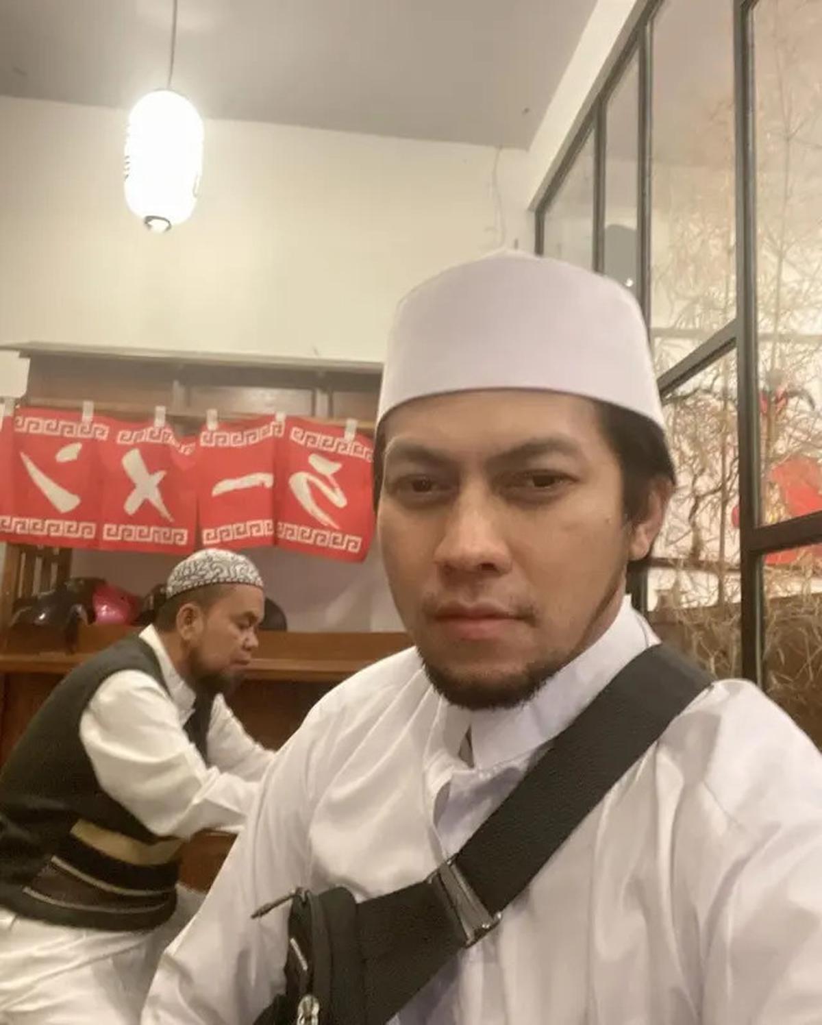 7 Potret Terbaru Sunu Matta Pelantun 'Ketahuan', Tetap Nyanyi Meski Jadi Ustaz