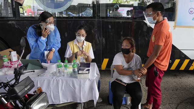 Duterte Ancam Penjarakan Warga yang Menolak Vaksin COVID
