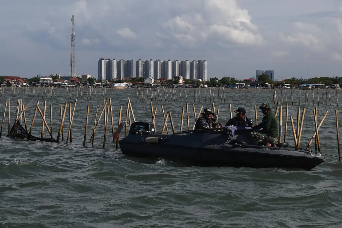 Ditarget Selesai Paling Cepat 10 Hari, TNI AL Bersama Nelayan Cabut Pagar Laut di Tangerang