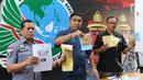 Kasubdit III Ditresnarkoba AKBP Muhammad Iqbal dan Kasubdit Penmas Polda Metro Jaya AKBP I Gede Nyeneng menunjukkan barang bukti saat rilis pengungkapan kasus narkoba dengan tersangka FA dan HHY di Gedung Ditresnarkoba Polda Metro Jaya, Jakarta, Minggu (29/9/2019). (Liputan6.com/Herman Zakharia)