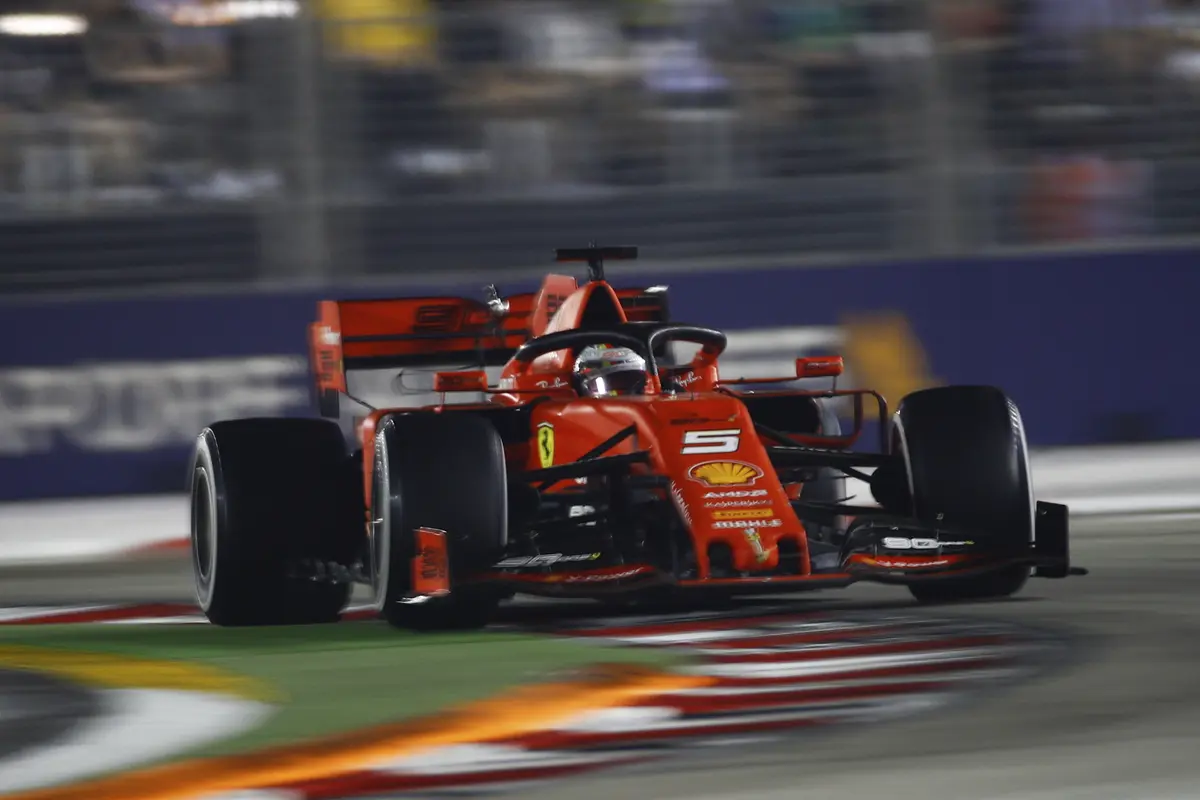 Sebastian Vettel Juarai Formula 1 Grand Prix Singapura