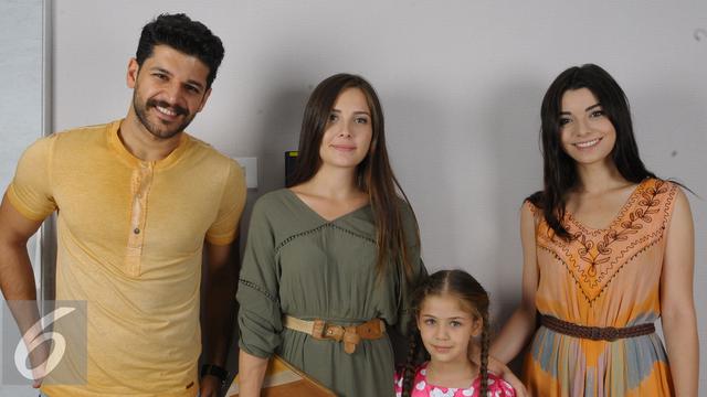 Kunjungi Liputan6.com, Pemeran Elif Kaget Disambut Meriah - ShowBiz