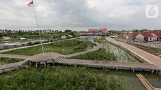 Pemandangan Gerbang Mapan Aquaculture di Desa Ketapang, Mauk, Kabupaten Tangerang (21/01/2022). Program Gerakan Pembangunan Masyarakat Pantai (Gerbang Mapan) bertujuan untuk mempercepat penyediaan infrastruktur dasar pengembangan perekonomian dan wisata masyarakat pesisir.(Liputan6.com/Fery Pradolo)